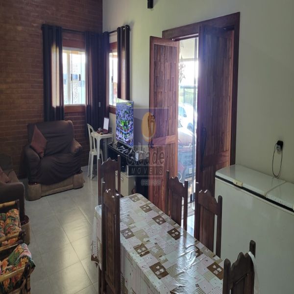 Rancho código CI-135 no bairro Terras da Barra - Mendonça